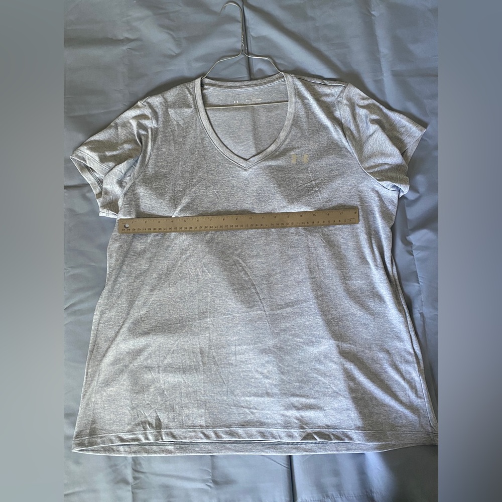Under Armour Women's XXL V-Neck T-Shirt Pastel Blue Activewear Dry Fit Workout